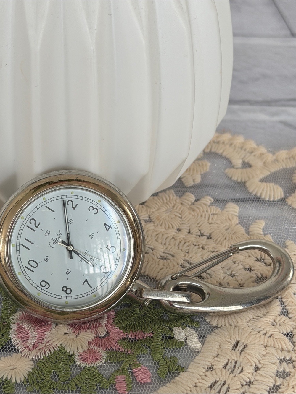 VINTAGE COLLEZIO silver toned pocket watch with sports clip battery operated 4”